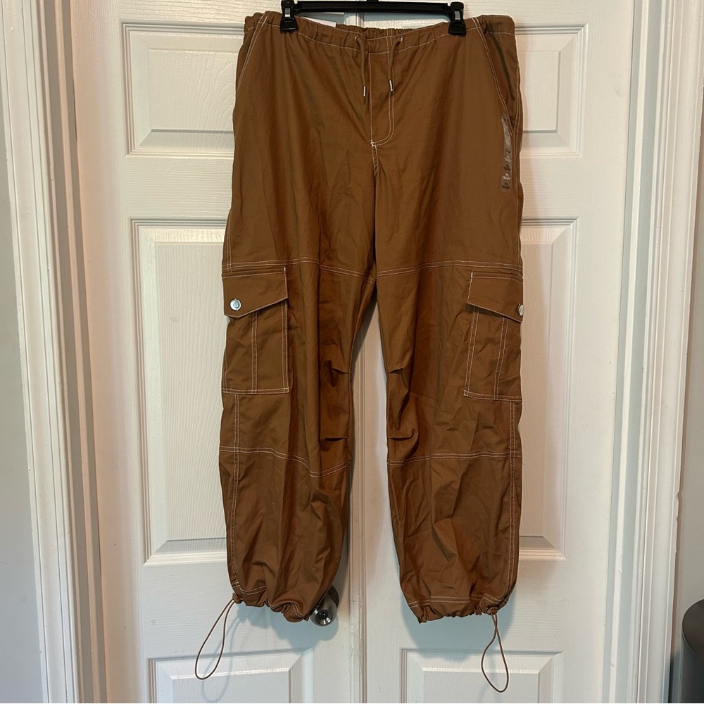 NWT Mid-Rise Baggy Cargo Jogger Pants